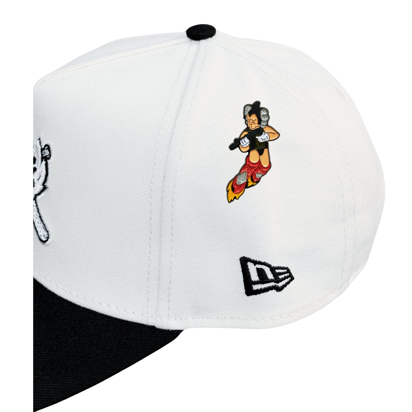 Pin metรกlico โAstro Boy x Kawsโ