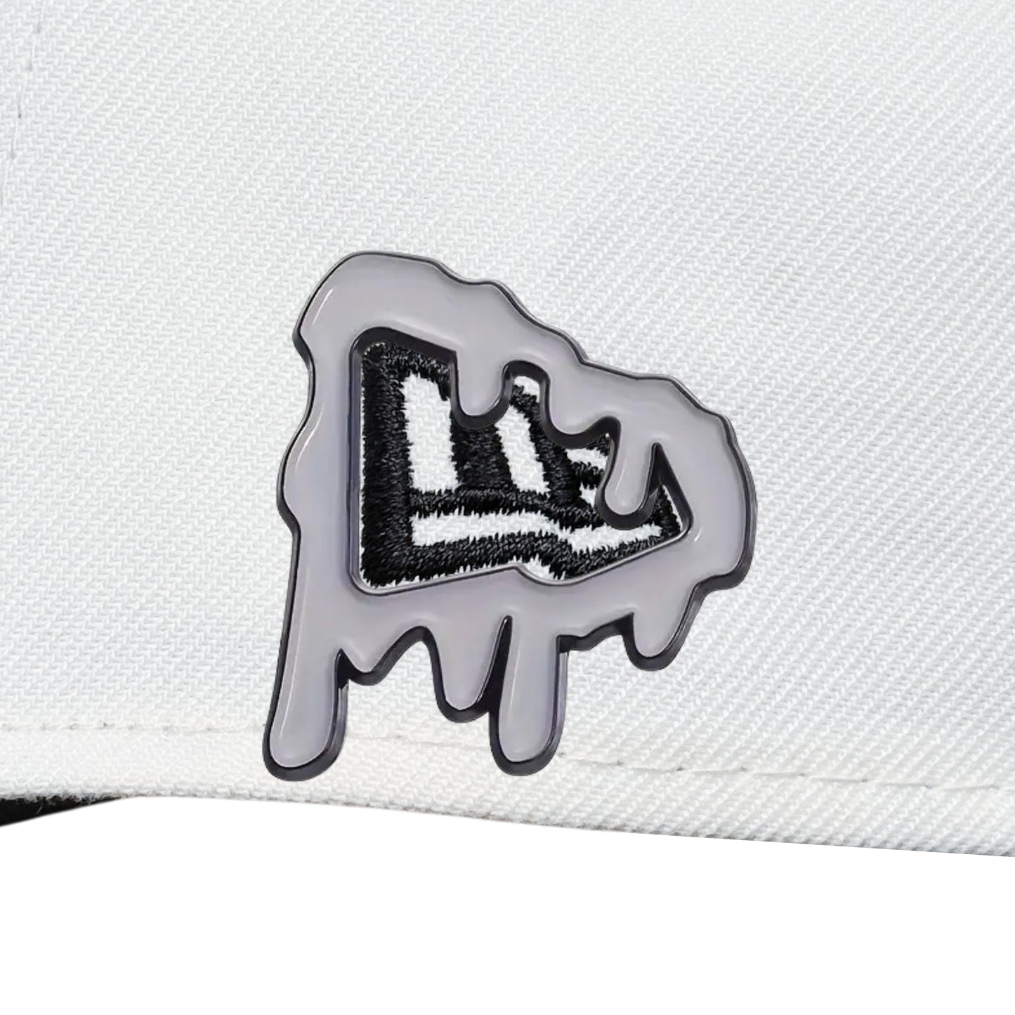 Pin metรกlico โMelted Milkโ