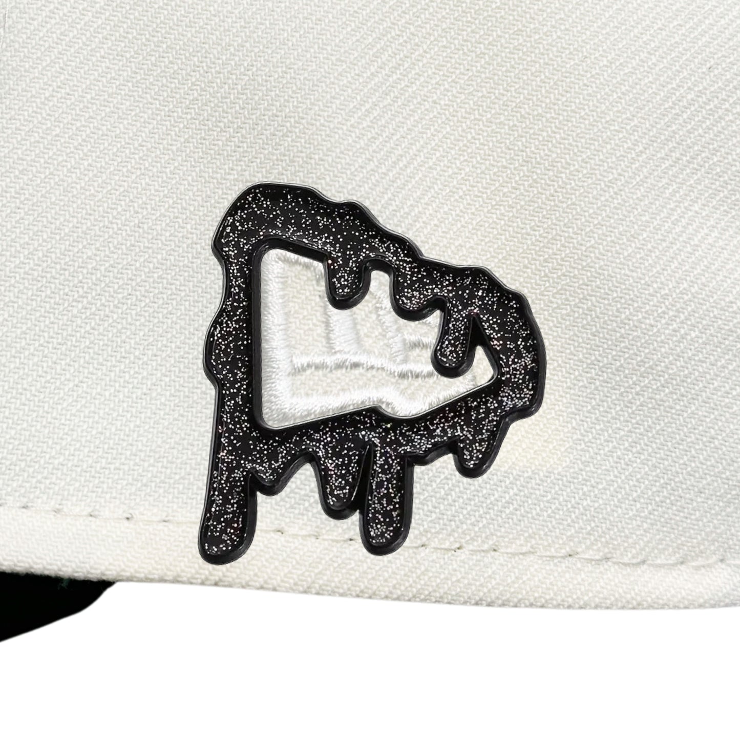 Pin metรกlico โGlossy Melted Blackโ