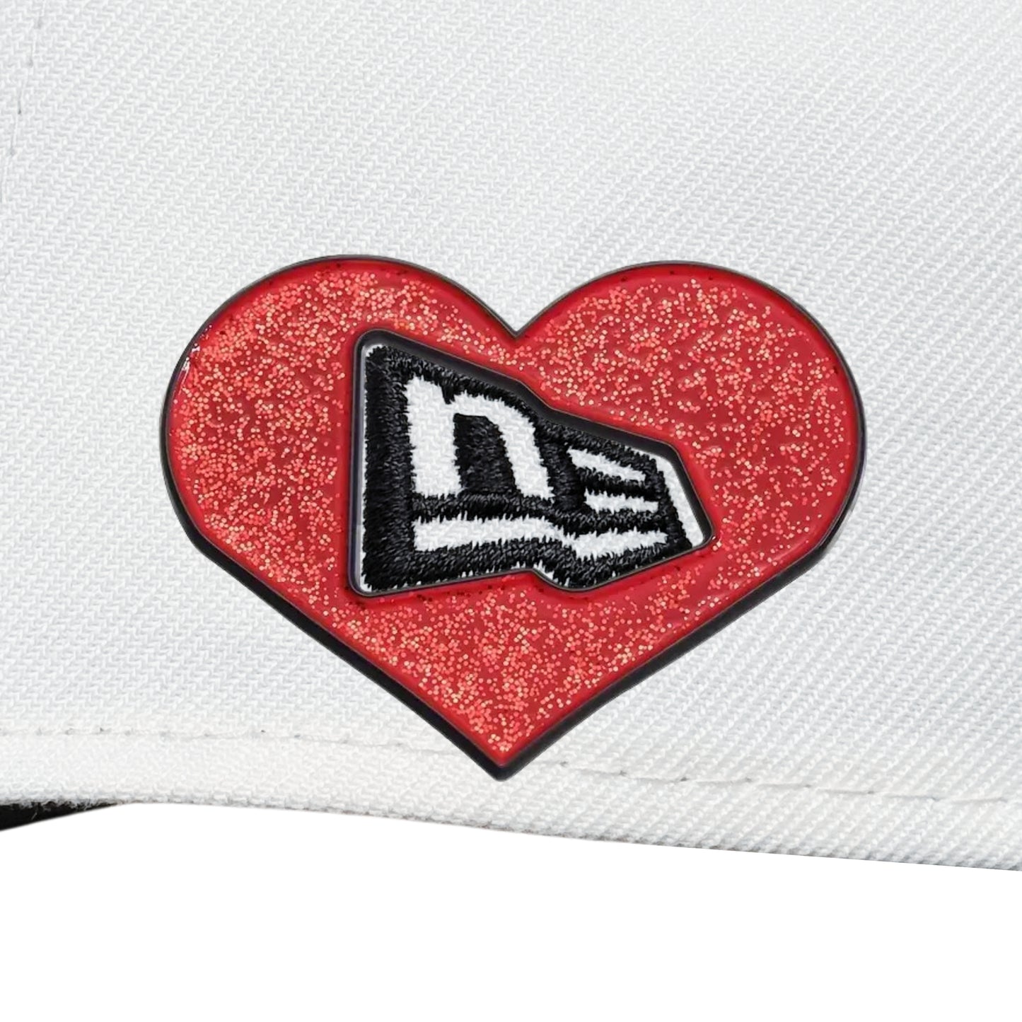 Pin metรกlico โBreaking Heartโ