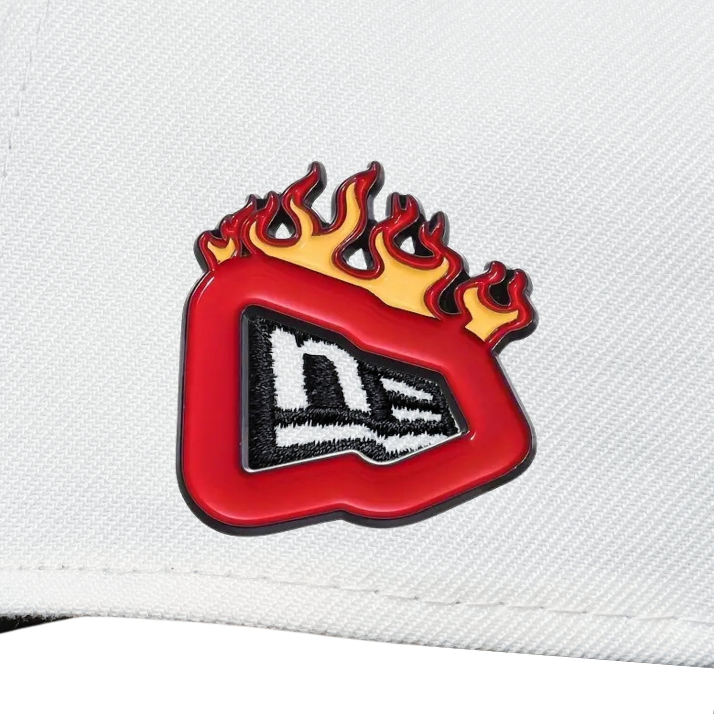 Pin metรกlico โFire Editionโ