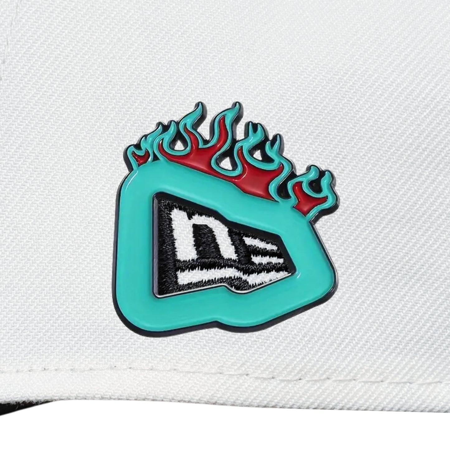 Pin metรกlico โFire Aqua Editionโ