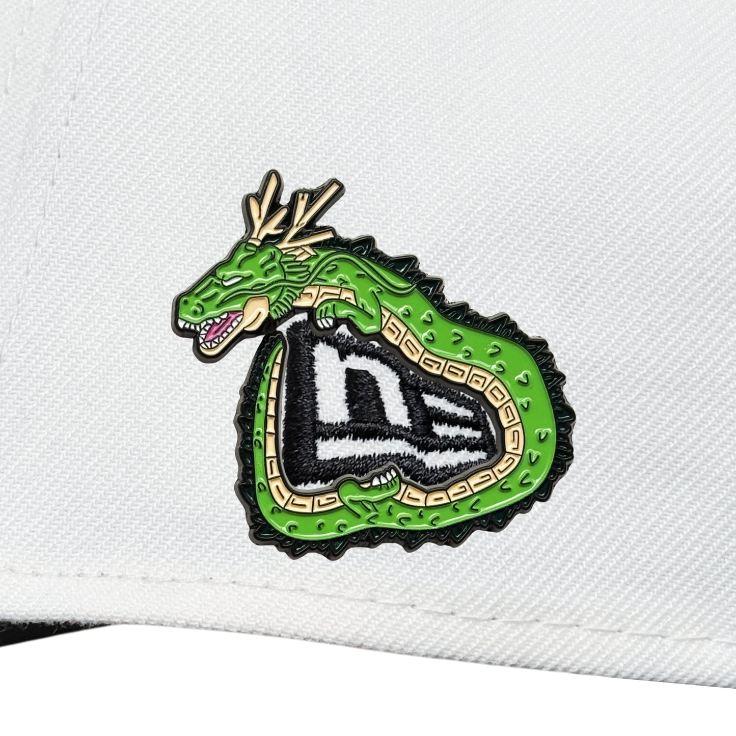 Pin metálico “Shenlong”