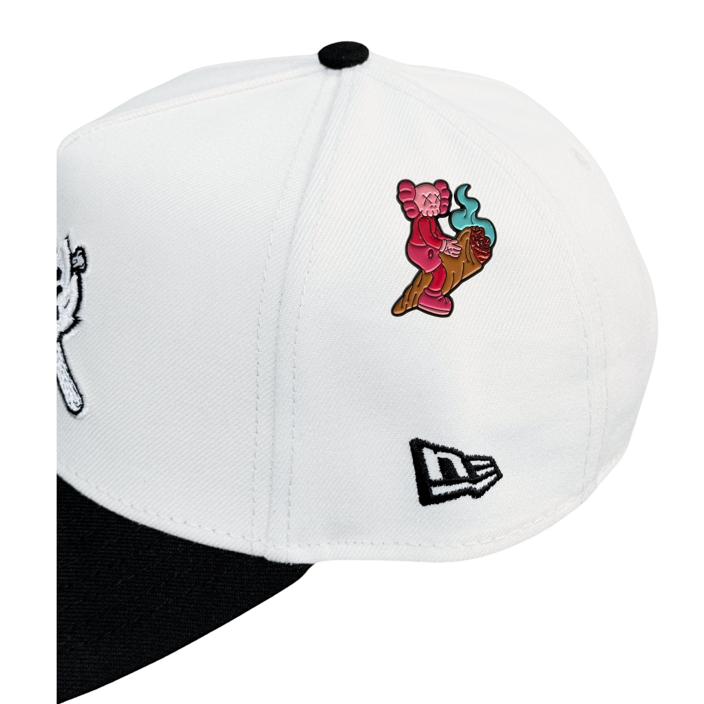 Pin metálico “Weed x Kaws”