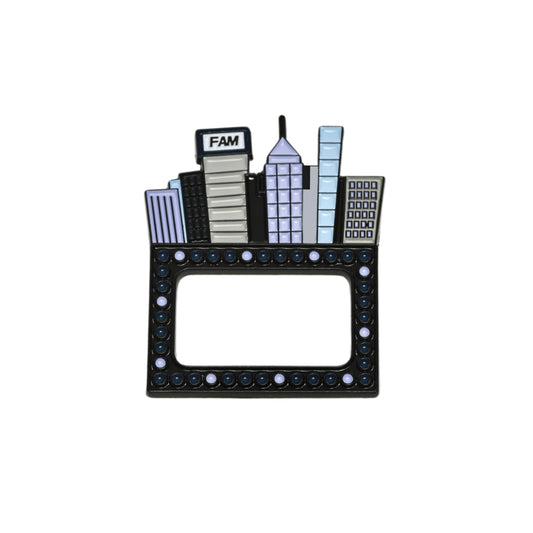 Pin metálico “Downtown FAM”