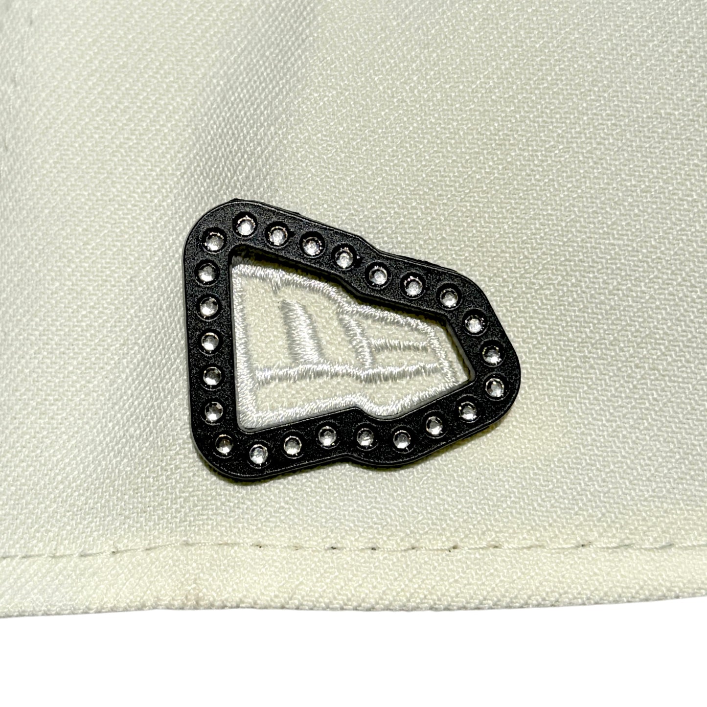 Pin metálico “Black Diamond Frame”